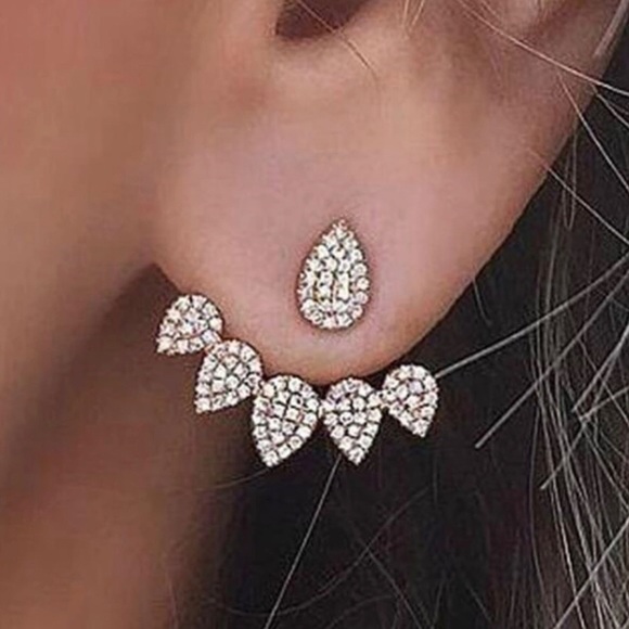 Jewelry - NEW Gold Tone Trendy Stud Earrings🚨2/$20🚨